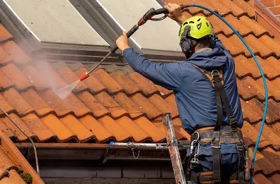 Démoussage et hydrofuge de toiture à Marcoux
